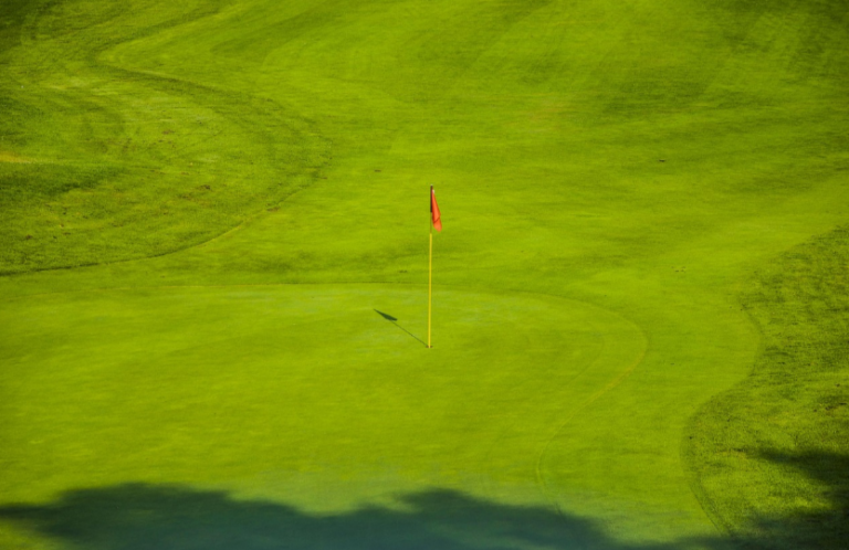 Why Living Near a Golf Course Changes Daily Movement Patterns
